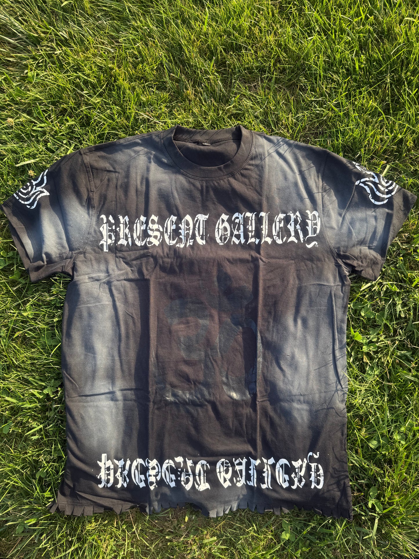 PRESENT GALLERY VINTAGE T-SHIRT